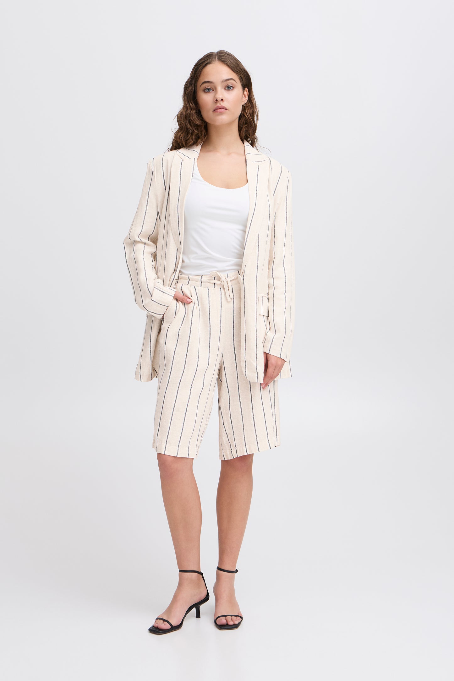 Ichi Linno Shorts, Ecru Striped