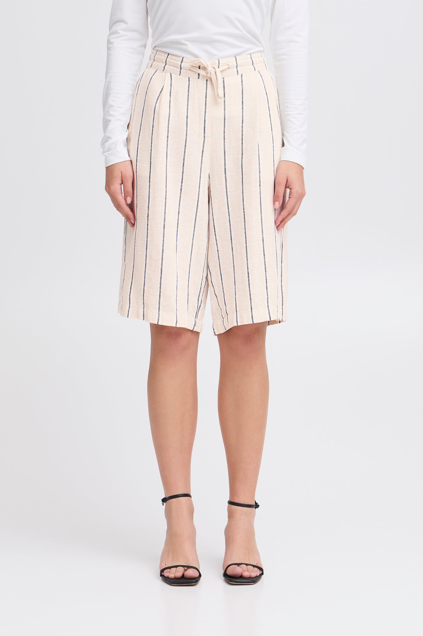 Ichi Linno Shorts, Ecru Striped