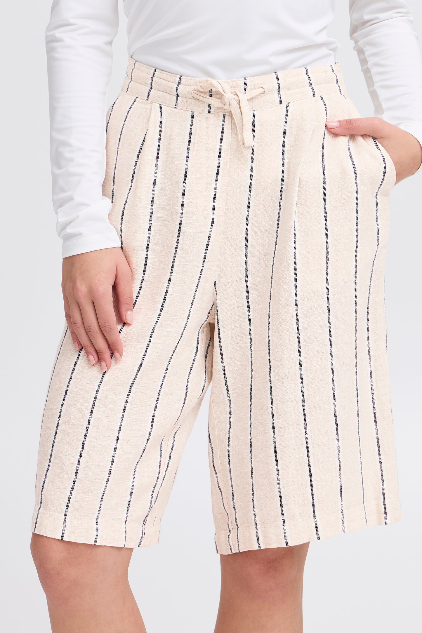 Ichi Linno Shorts, Ecru Striped
