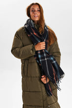 Load image into Gallery viewer, Numph Marianna Scarf, Black
